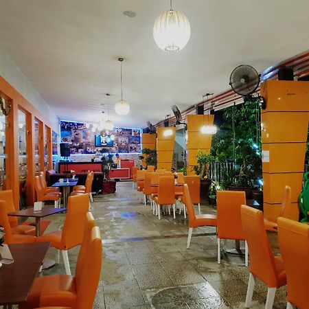 Fortune Front One Hotel Кендари Экстерьер фото