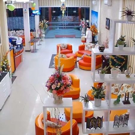 Fortune Front One Hotel Кендари Экстерьер фото