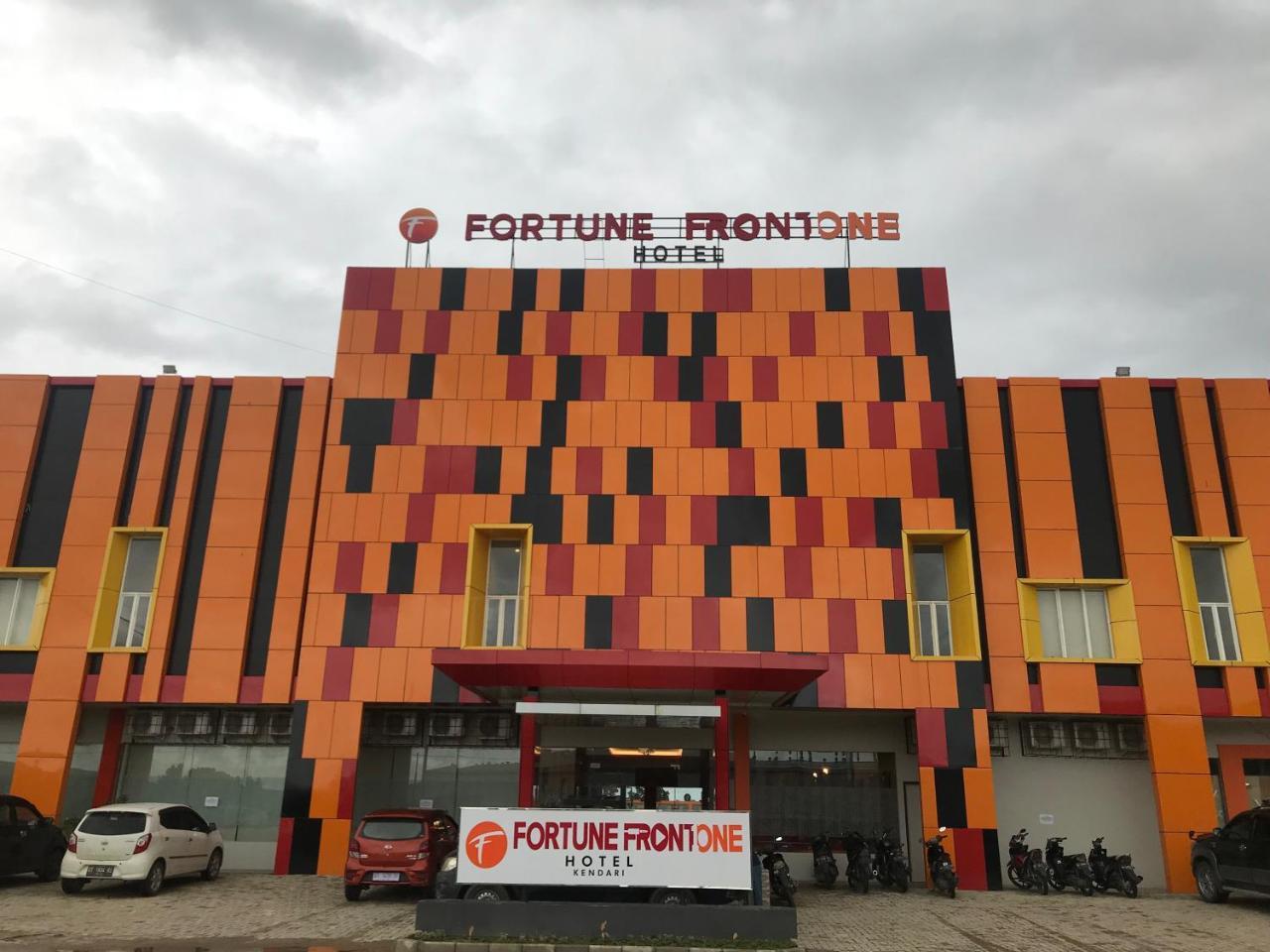 Fortune Front One Hotel Кендари Экстерьер фото