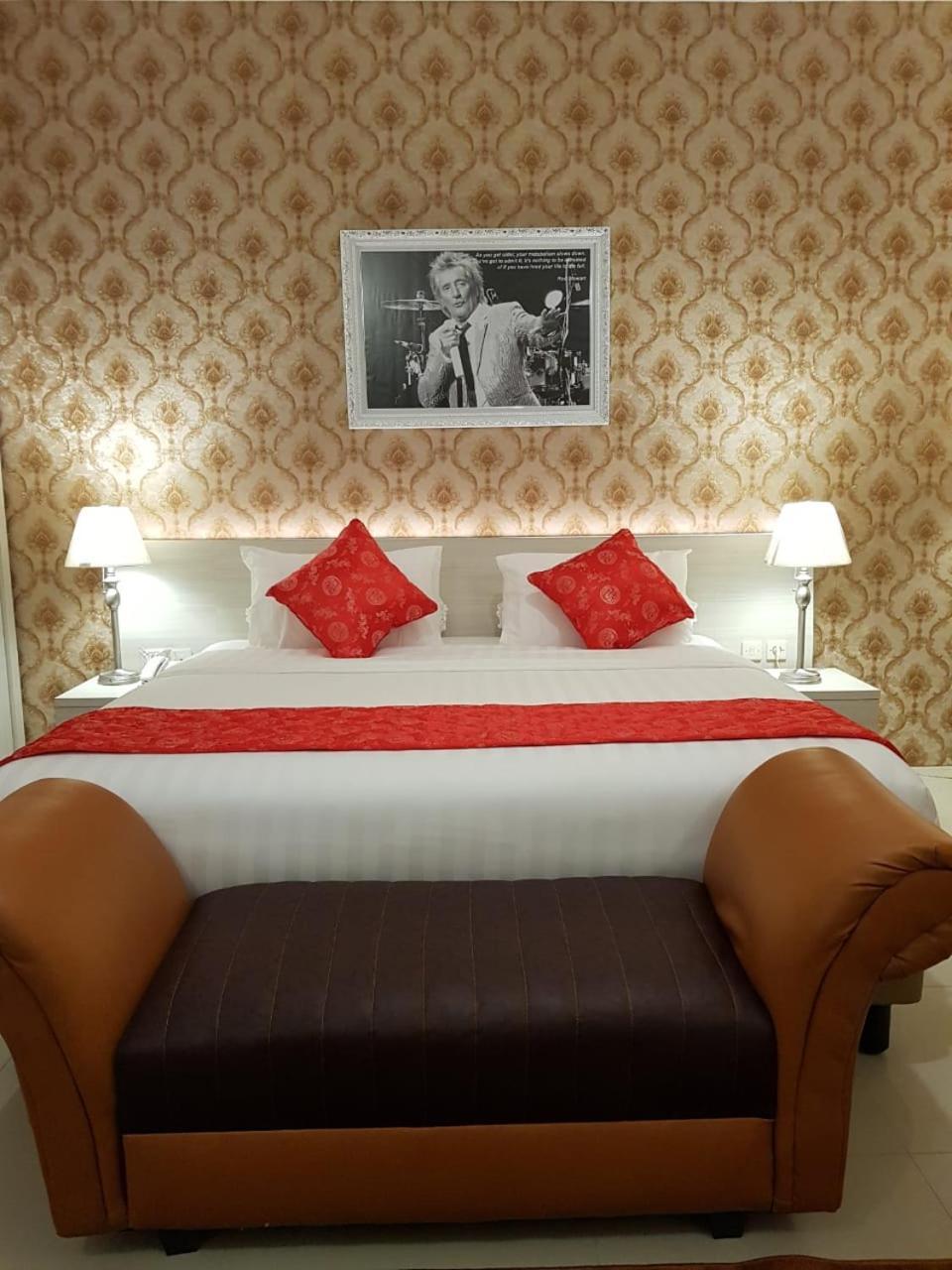 Fortune Front One Hotel Кендари Экстерьер фото
