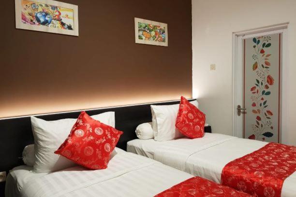 Fortune Front One Hotel Кендари Экстерьер фото