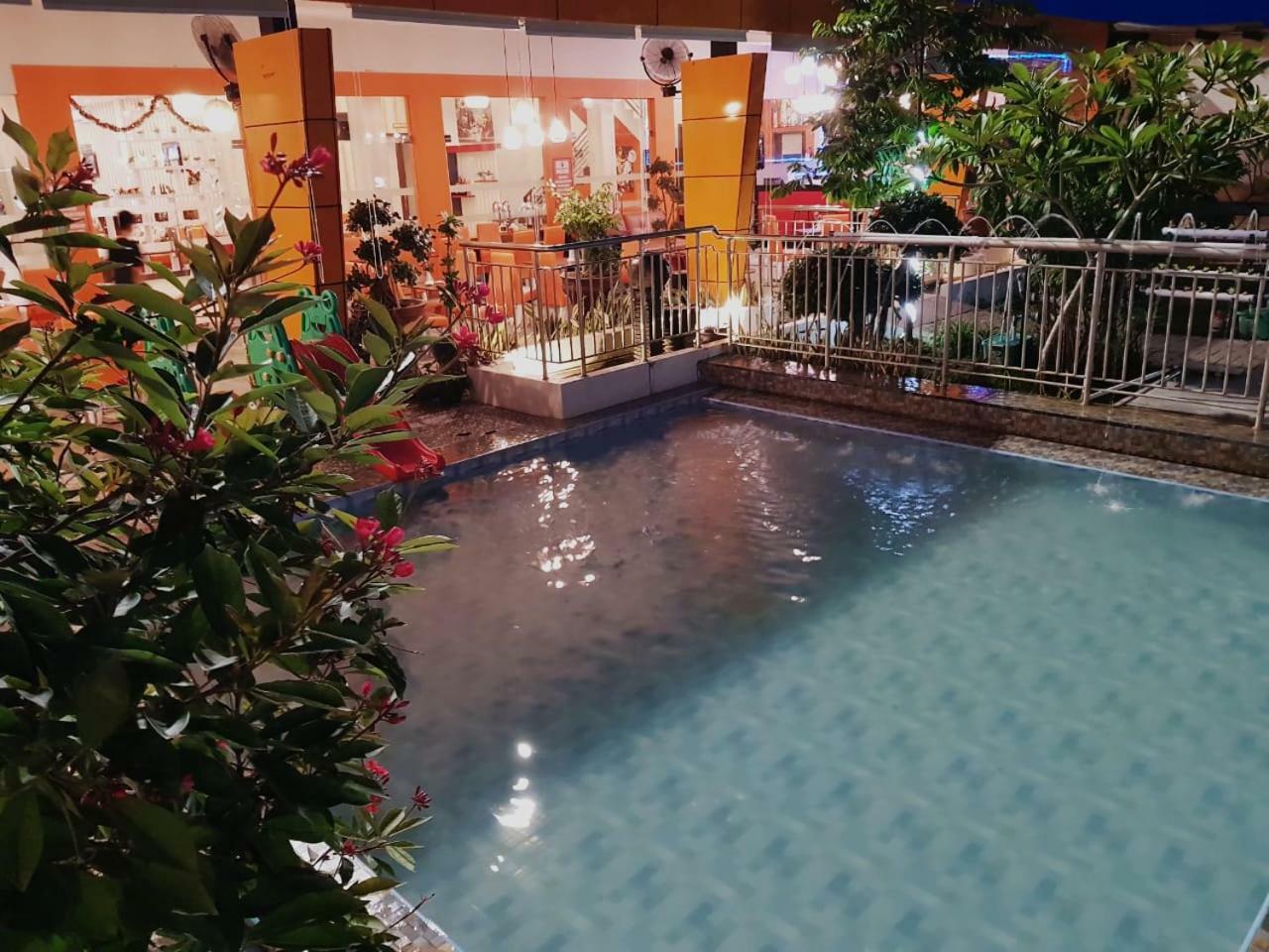 Fortune Front One Hotel Кендари Экстерьер фото