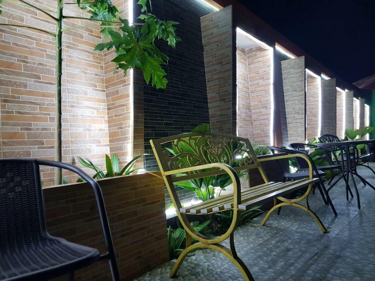 Fortune Front One Hotel Кендари Экстерьер фото