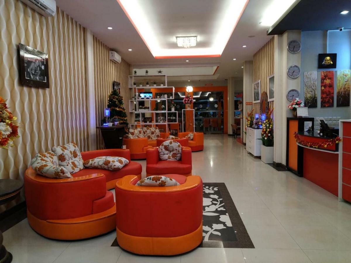 Fortune Front One Hotel Кендари Экстерьер фото