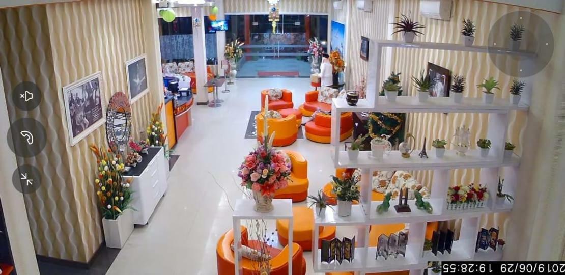 Fortune Front One Hotel Кендари Экстерьер фото