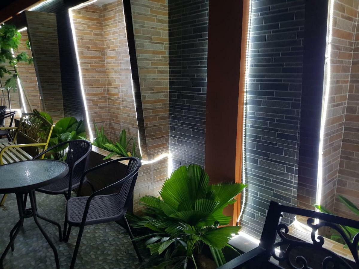 Fortune Front One Hotel Кендари Экстерьер фото