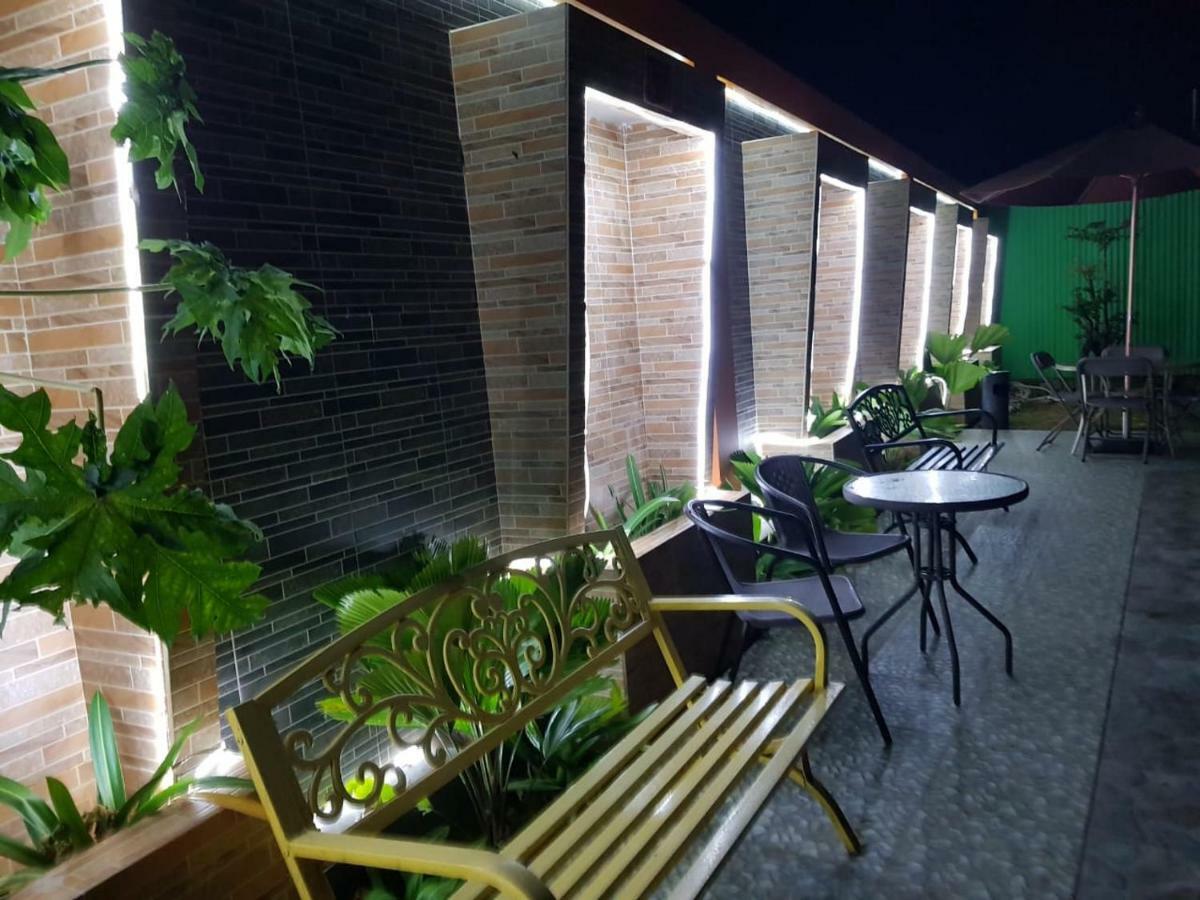 Fortune Front One Hotel Кендари Экстерьер фото