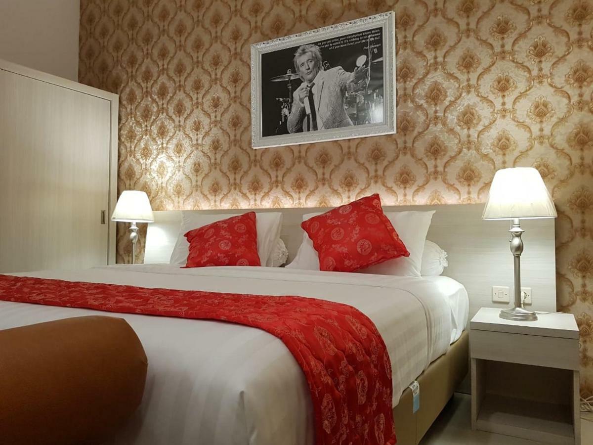 Fortune Front One Hotel Кендари Экстерьер фото