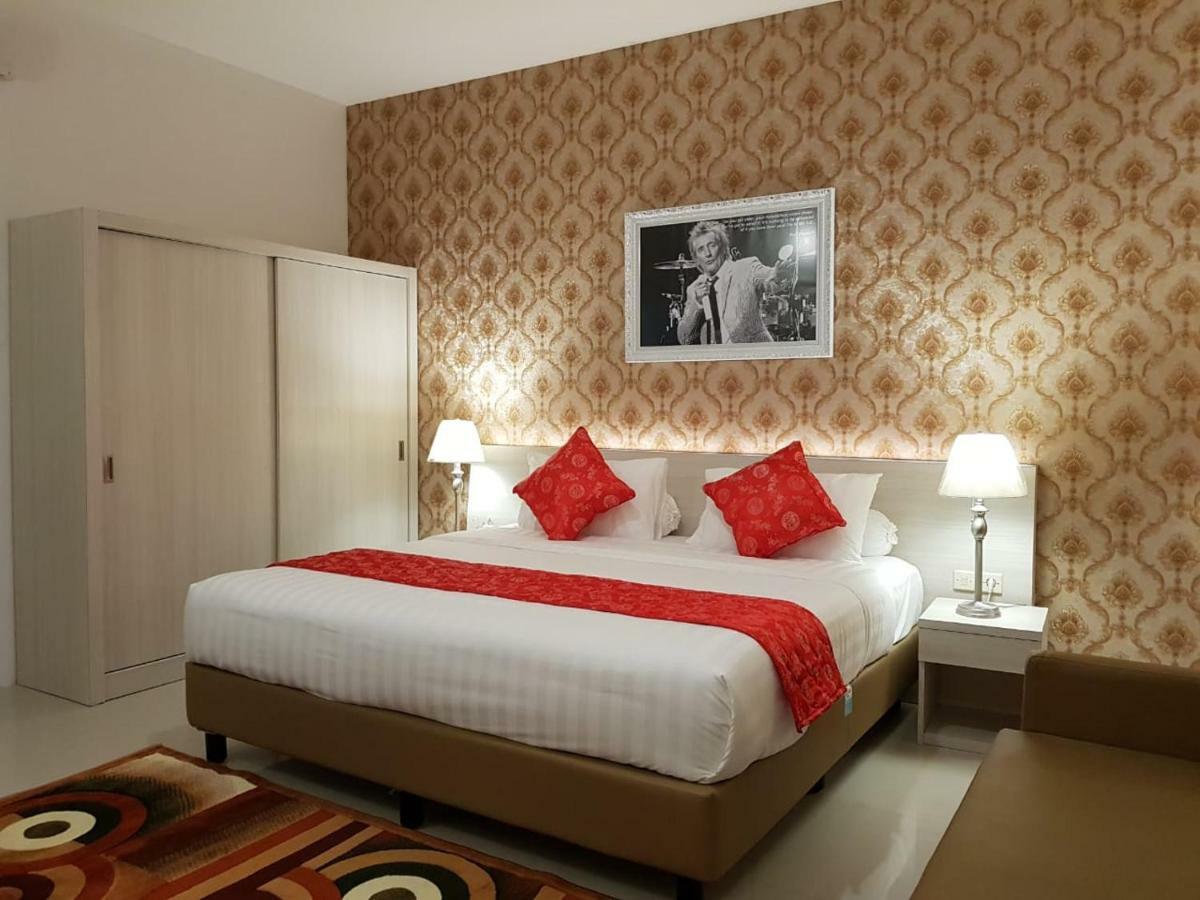 Fortune Front One Hotel Кендари Экстерьер фото