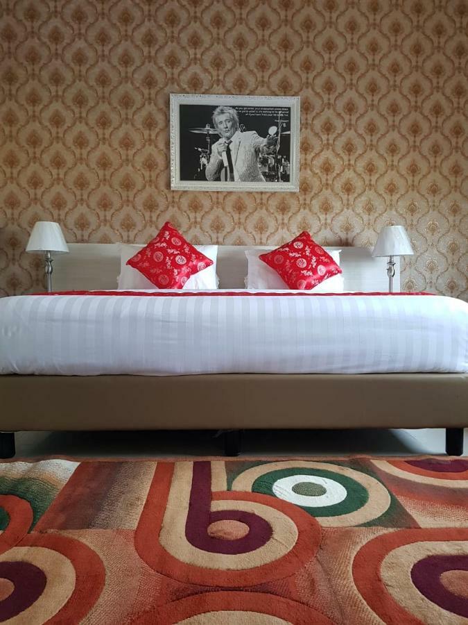 Fortune Front One Hotel Кендари Экстерьер фото