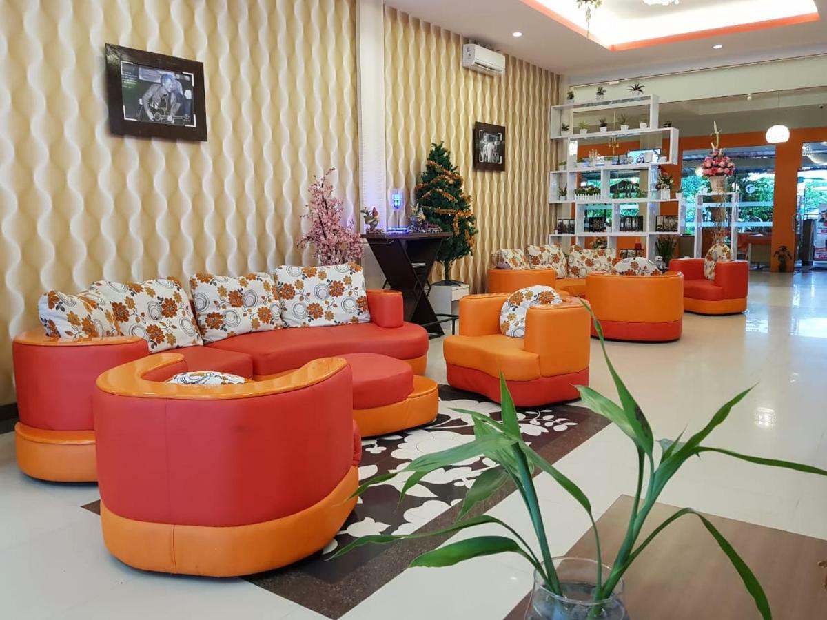 Fortune Front One Hotel Кендари Экстерьер фото