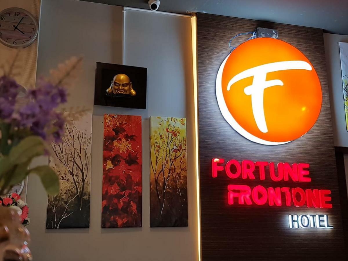 Fortune Front One Hotel Кендари Экстерьер фото