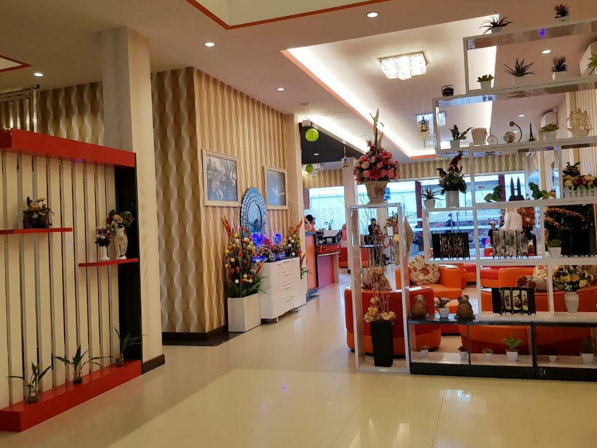 Fortune Front One Hotel Кендари Экстерьер фото